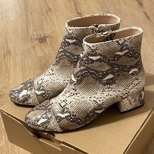 Zara booties size 7